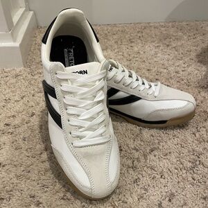 Adorable Tretorn Rawlings fashion sneaker. Only worn one time!